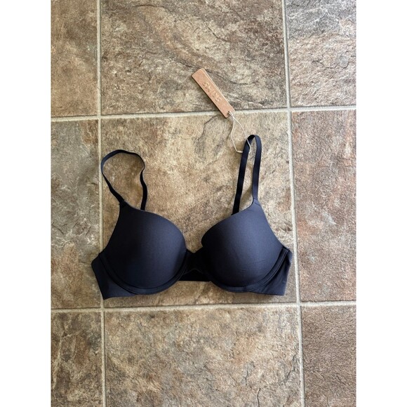 Skims Fits Everybody T-shirt Bra Onyx Size 32B - Picture 1 of 6